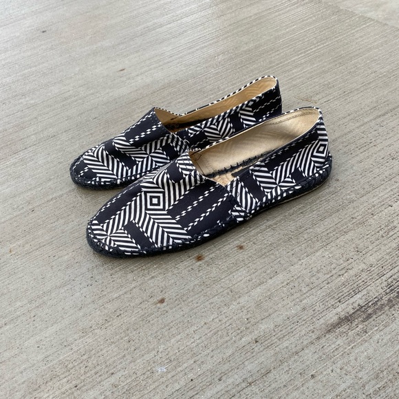 Zara Men’s Slip Ons (Black/White) - Picture 1 of 6